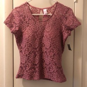 Woman’s No Boundaries top size medium (7-8)